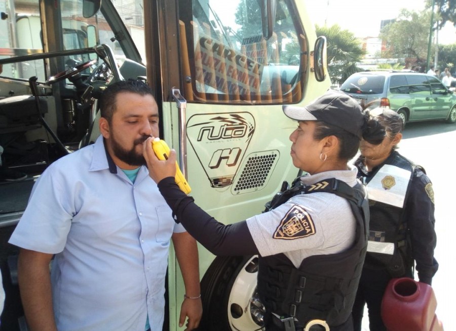 INVEA realiza operativos en transporte público y establecimientos de Iztapalapa