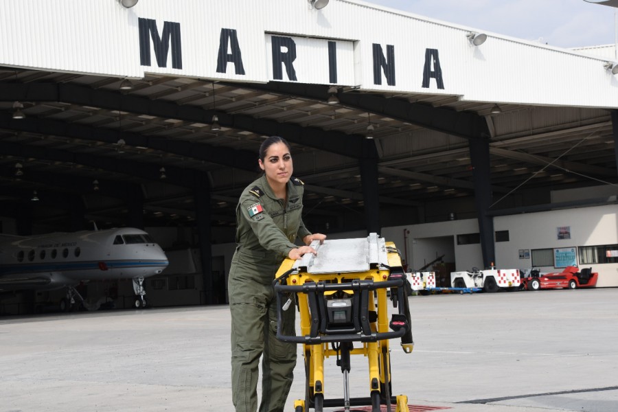 Marina tripulación aérea mujeres