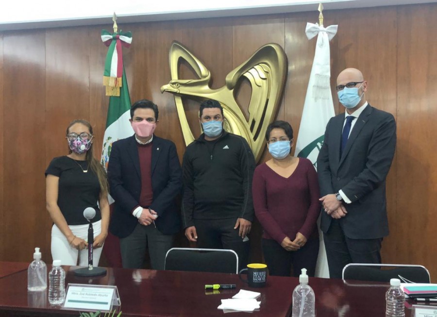 Autoridades del IMSS se re&uacute;nen con familiares de ni&ntilde;os con c&aacute;ncer