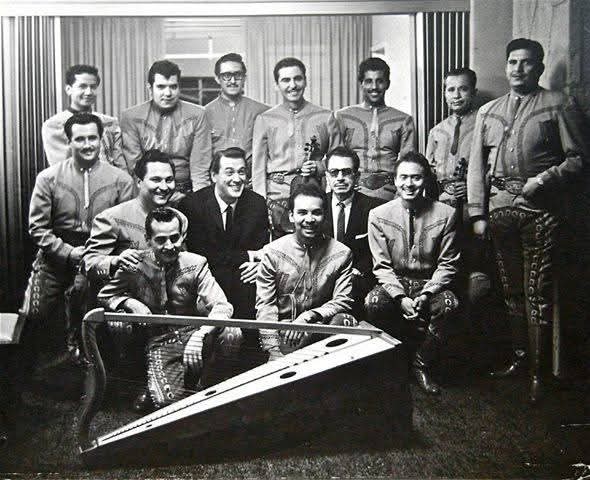 Gustavo A. Santiago: Una leyenda viva del mariachi que celebra nueve décadas de grandeza