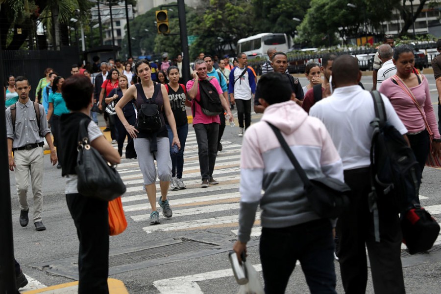 Caracas recobra servicio eléctrico