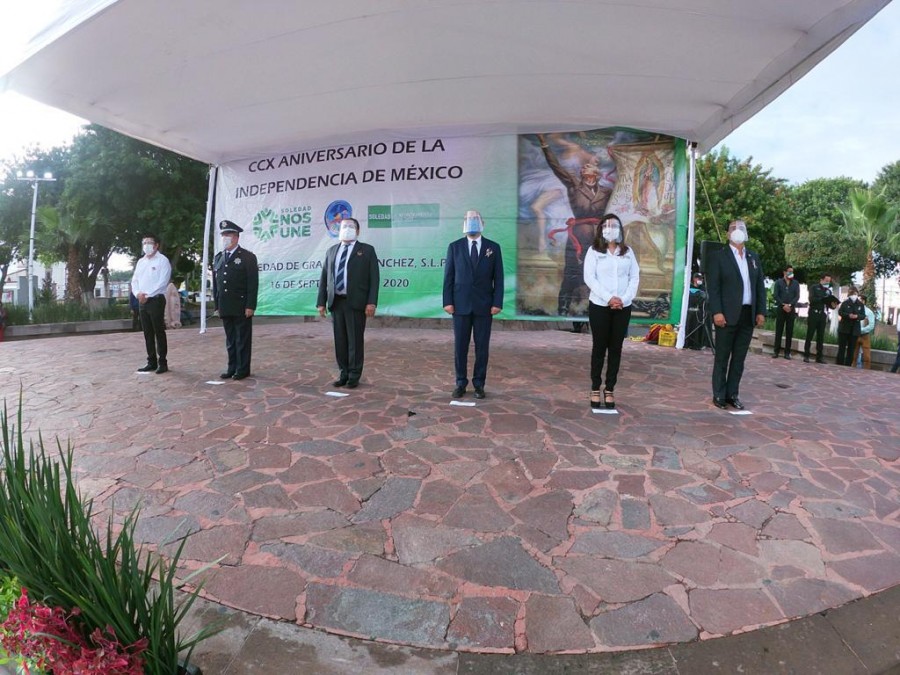 El alcalde Gilberto Hernández encabeza el acto cívico del 210 aniversario del inicio de la Independencia de México