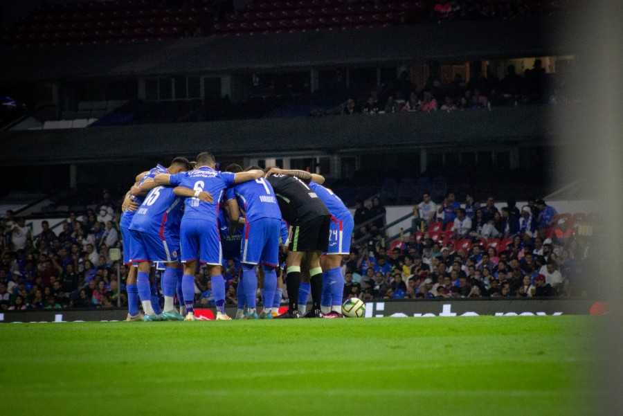 CRUZ AZUL SE IMPONE A SANTOS EN EL ESTADIO AZTECA PARA CERRAR LA FASE REGULAR