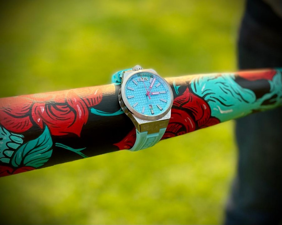 Los Diablos Rojos visten a la moda, ahora presentan colaboración con Bomberg