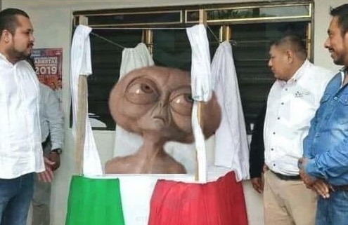 Develan busto de Benito Juárez en San Antonio, SLP