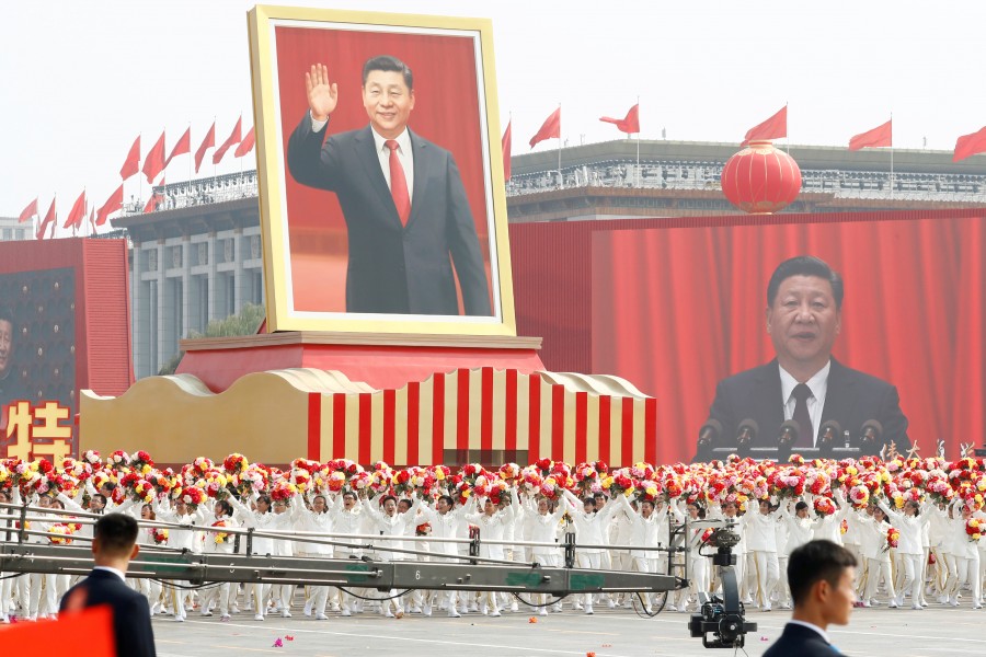 China muestra poderío militar en desfile