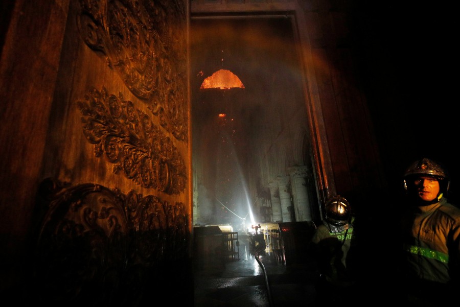 Revelan primeras Imágenes del interior de Notre Dame