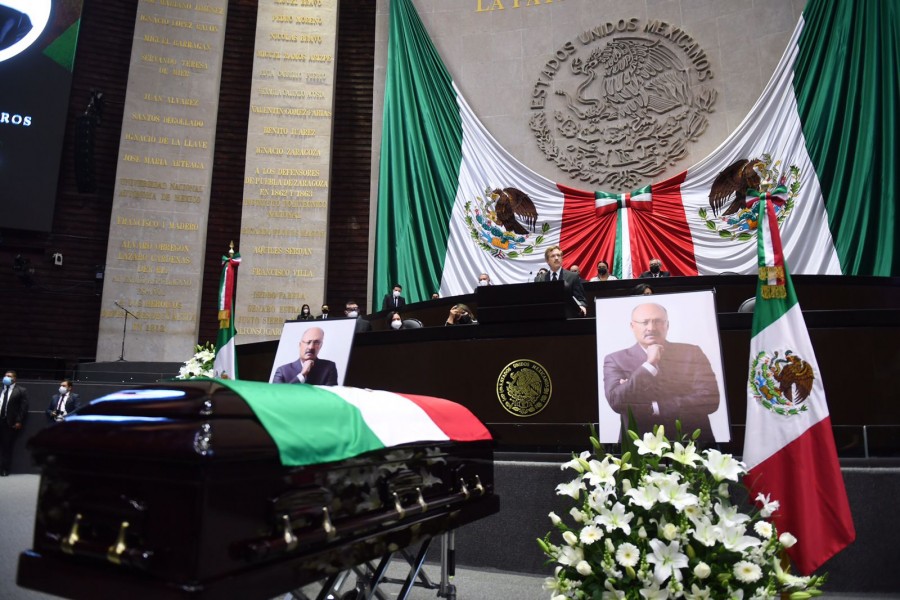 Rinden homenaje de cuerpo presente a René Juárez en Cámara de Diputados