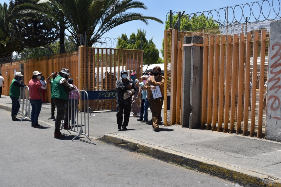 Así se vive una jornada de vacunación Covid en la FES Zaragoza en Iztapalapa