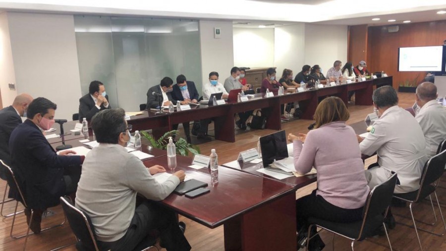 Autoridades del IMSS se re&uacute;nen con familiares de ni&ntilde;os con c&aacute;ncer