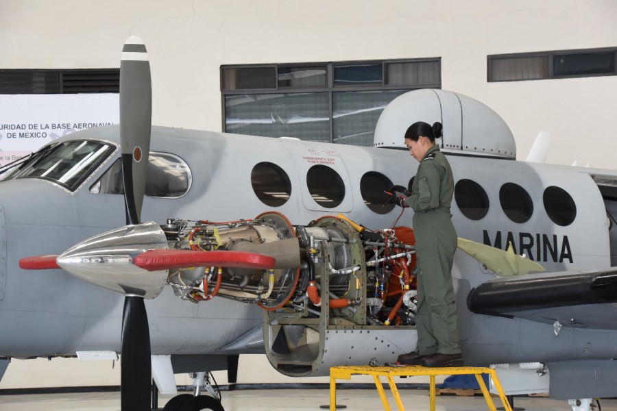 Marina tripulación aérea mujeres