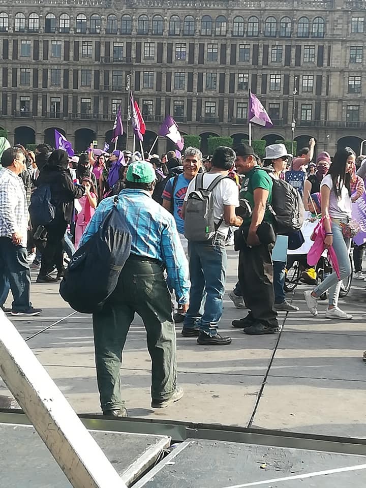 Sujetos acosan a mujeres en #Marcha8M