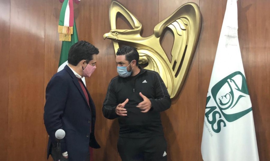 Autoridades del IMSS se re&uacute;nen con familiares de ni&ntilde;os con c&aacute;ncer