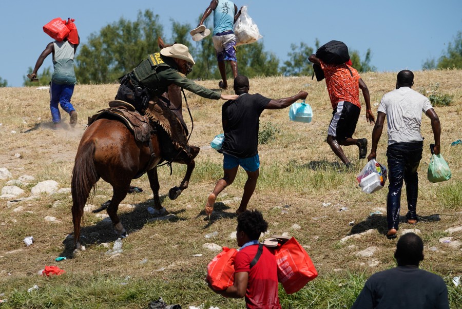 Expulsados en masa de Texas, haitianos regresan humillados y temerosos a su país en ruinas4