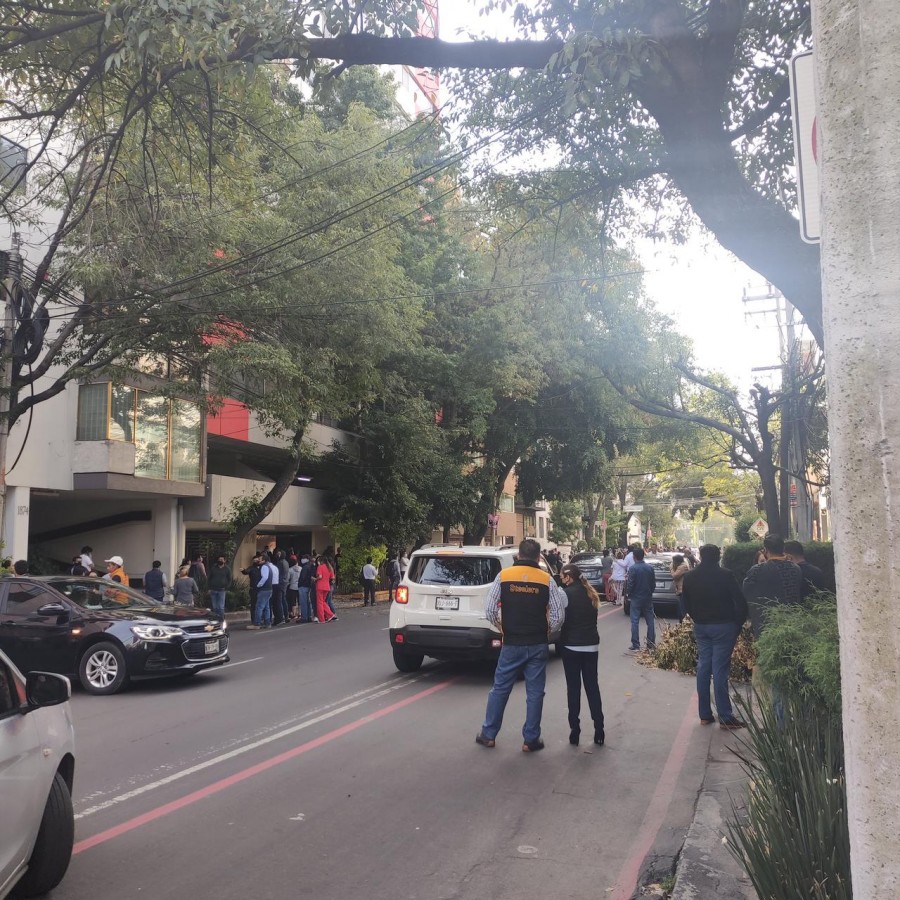 Explosión por fuga de gas en Av. Coyoacán