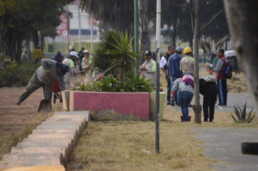 Vecinos de la GAM participan en la reparación del deportivo Justicia Social