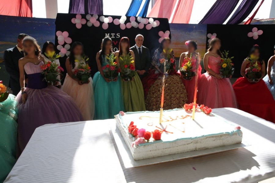 Quinceañeras celebran en penal de Santa Martha