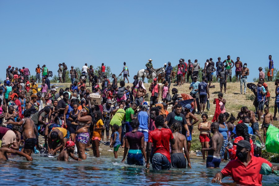 Expulsados en masa de Texas, haitianos regresan humillados y temerosos a su país en ruinas5