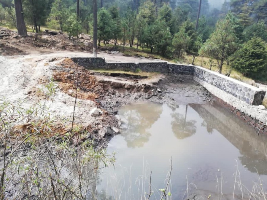 Cuajimalpa realiza trabajos de desazolve en presas para garantizar abasto de agua