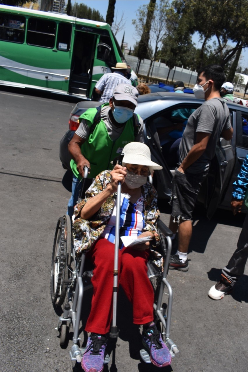 Así se vive una jornada de vacunación Covid en la FES Zaragoza en Iztapalapa