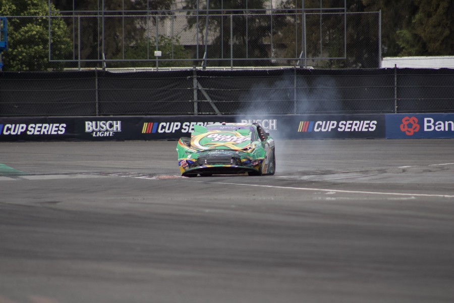 Connor Zilisch logra la pole position en la NASCAR Xfinity Series; Daniel Suárez sufre accidente en la clasificación