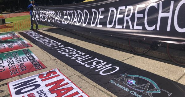 Marcha contra consultas de AMLO