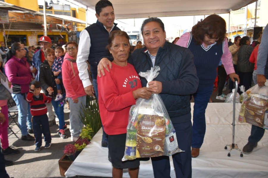 Entrega de Becas Alimentarias en Soledad