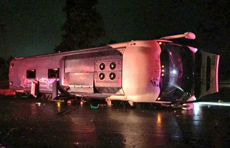 Volcadura de tráiler en la México-Toluca