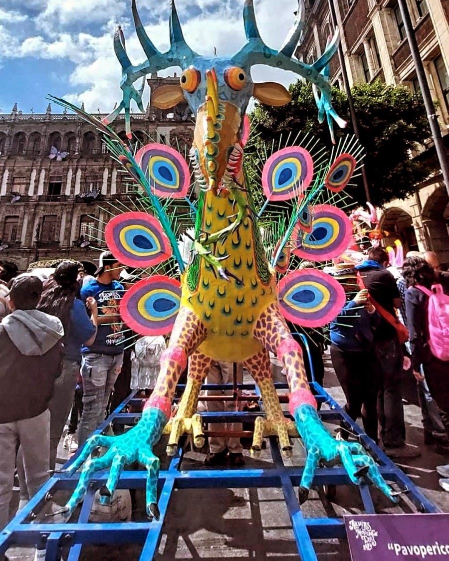 El Desfile de Alebrijes monumentales 2024 ilumina el Z&oacute;calo con su explosi&oacute;n de creatividad