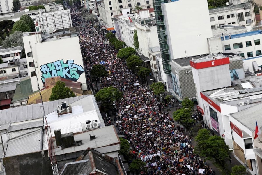 Se lleva a cabo marcha histórica en Chile con un millón de personas