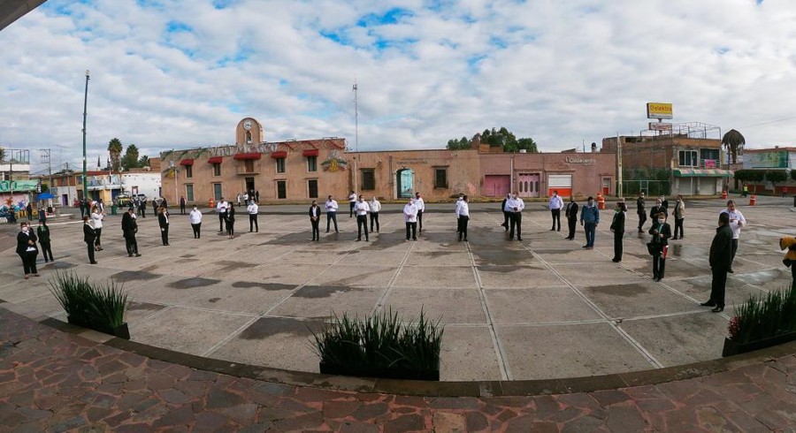 El alcalde Gilberto Hernández encabeza el acto cívico del 210 aniversario del inicio de la Independencia de México