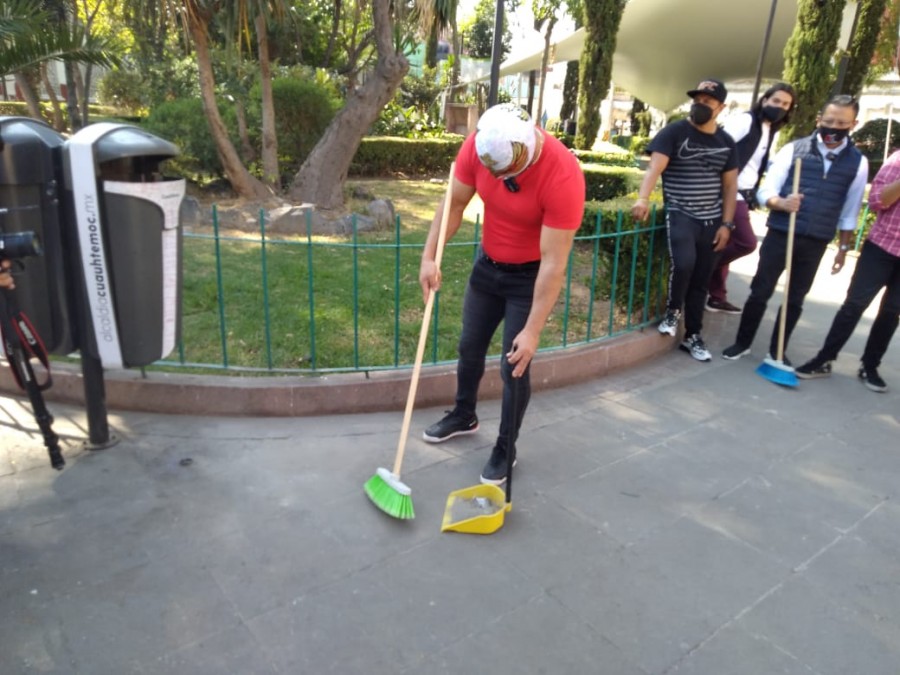 Carístico y Redes Sociales Progresistas limpian las calles de Tepito