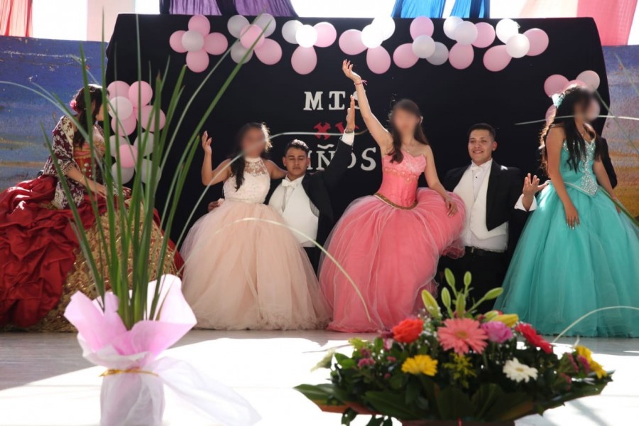 Quinceañeras celebran en penal de Santa Martha