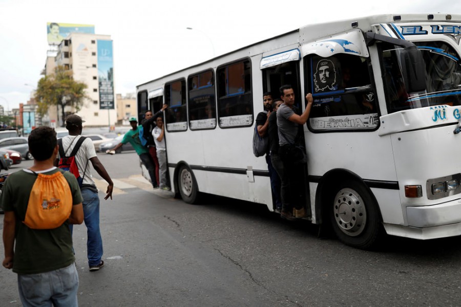 Caracas recobra servicio eléctrico