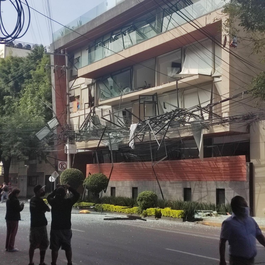 Explosión por fuga de gas en Av. Coyoacán