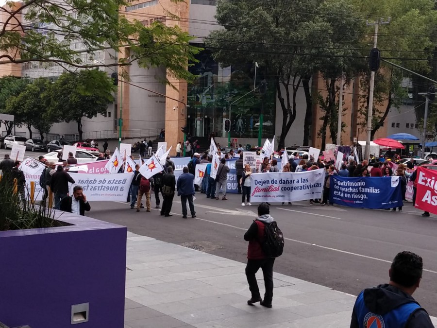 SME realiza bloqueo frente al TSJCDMX