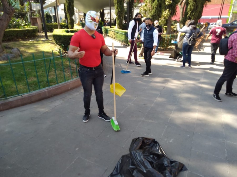 Carístico y Redes Sociales Progresistas limpian las calles de Tepito