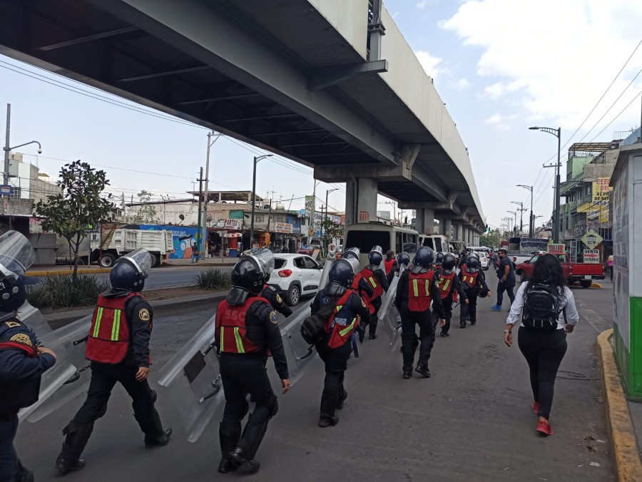 Feministas protestan por accidente en la Línea 12