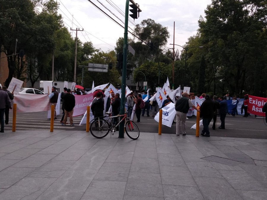 SME realiza bloqueo frente al TSJCDMX