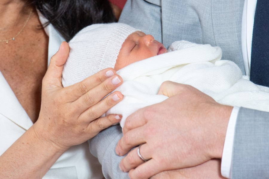 Meghan y Harry presentan al bebé real