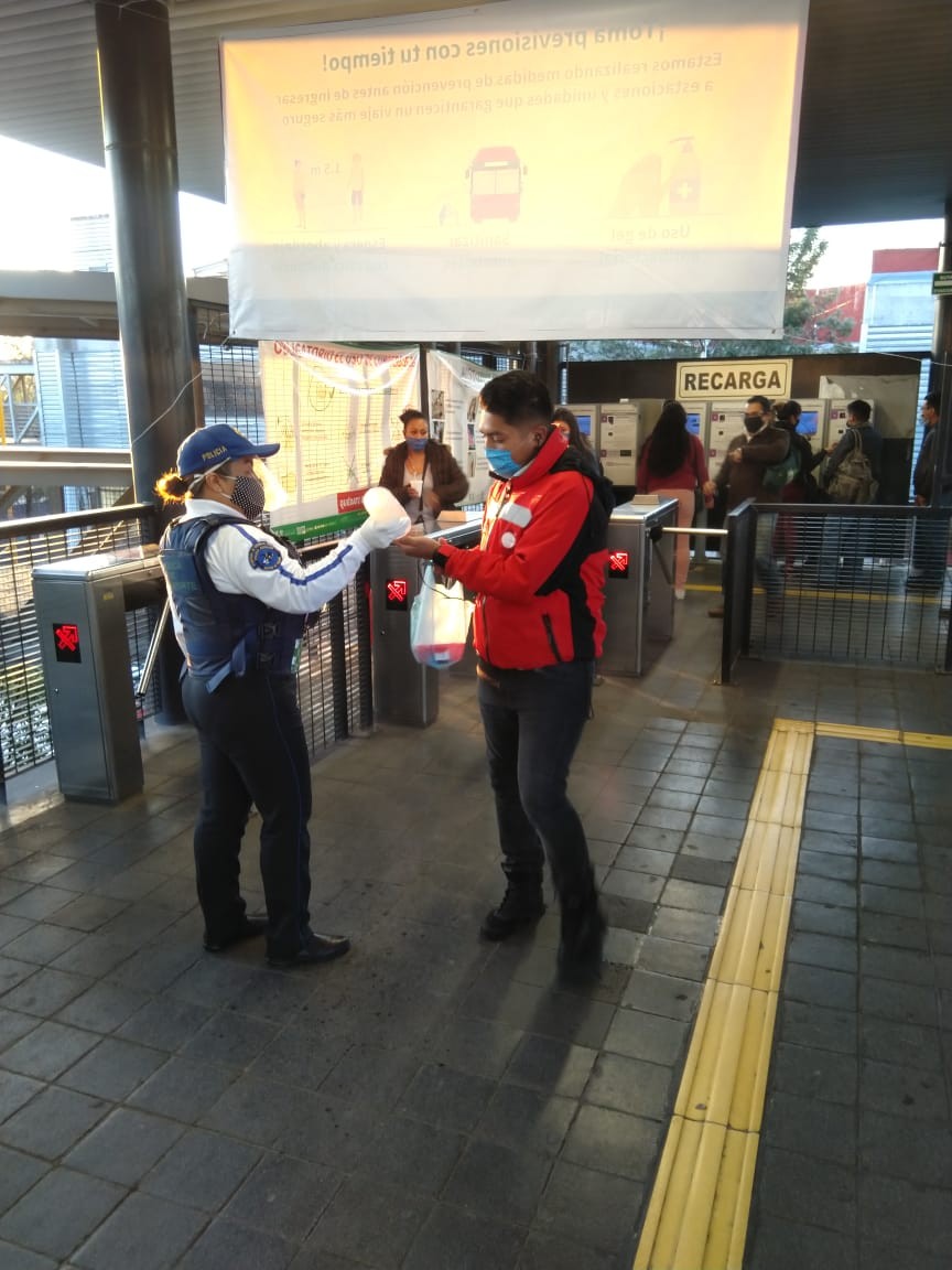 Aceptan usuarios nuevas medidas de Metrobús