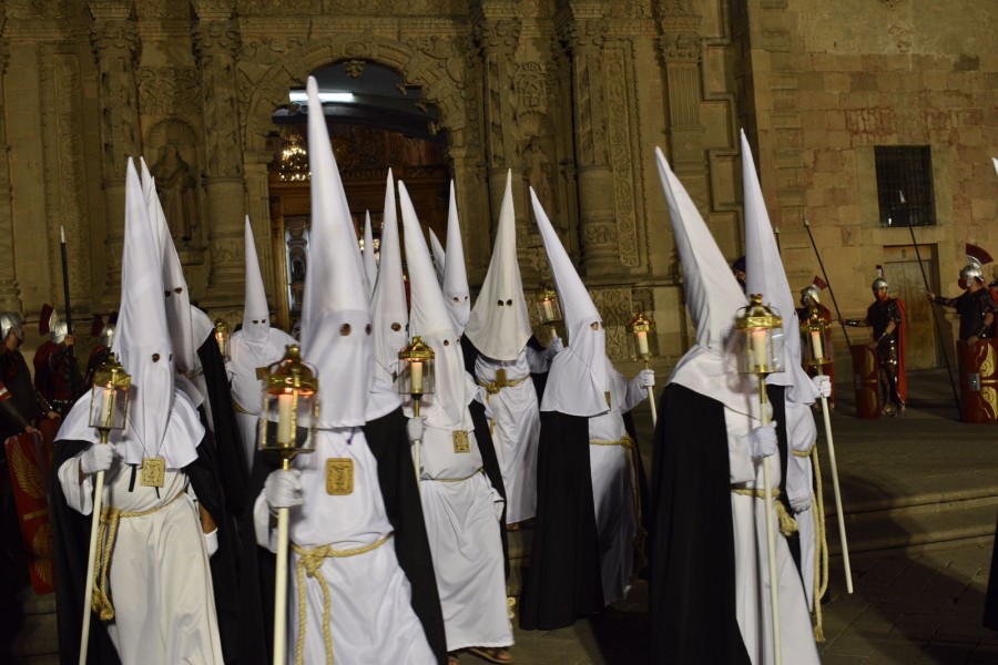 Procesi&oacute;n del silencio, tradici&oacute;n potosina en los hombros de las familias