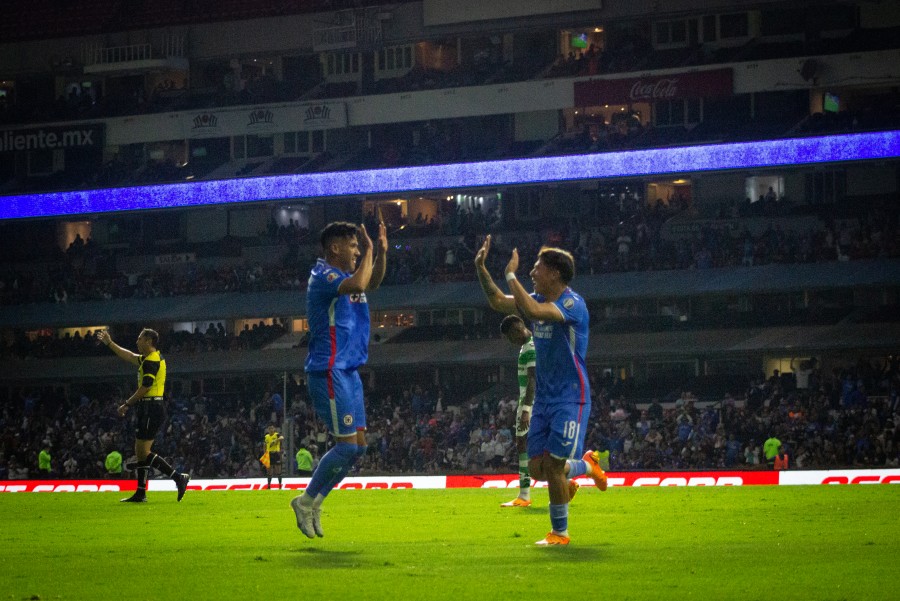 CRUZ AZUL SE IMPONE A SANTOS EN EL ESTADIO AZTECA PARA CERRAR LA FASE REGULAR