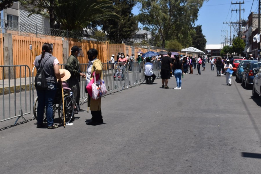 Así se vive una jornada de vacunación Covid en la FES Zaragoza en Iztapalapa