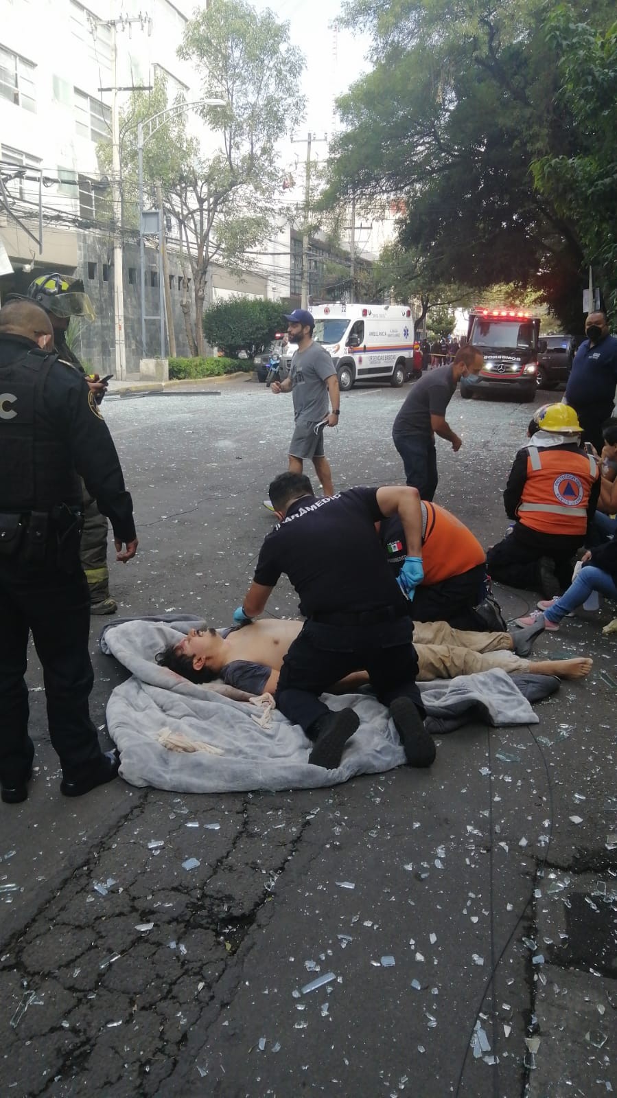 Explosión por fuga de gas en Av. Coyoacán