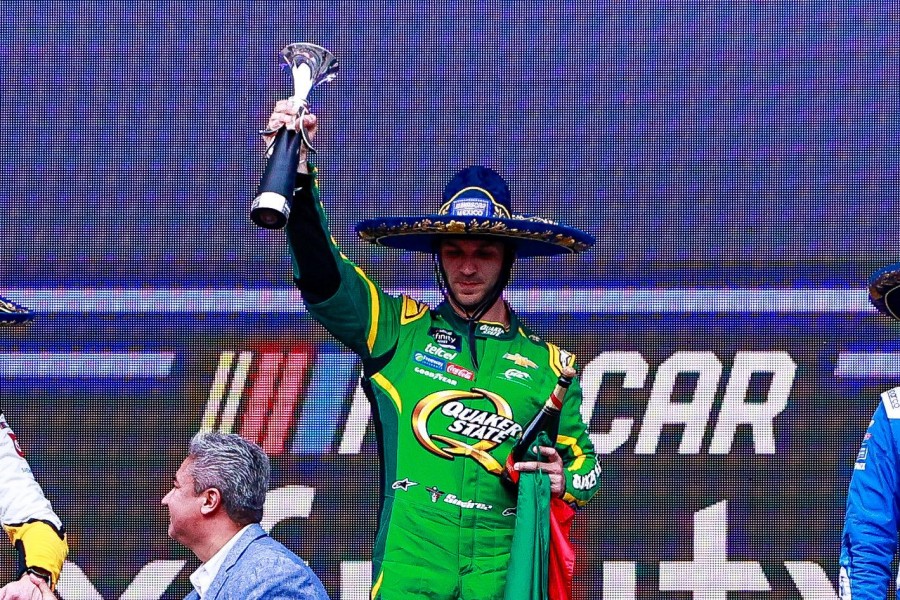 Daniel Su&aacute;rez logra hist&oacute;rica victoria en la Nascar Xfinity en el Aut&oacute;dromo Hermanos Rodr&iacute;guez