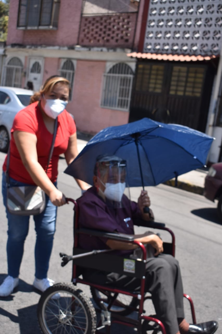 Así se vive una jornada de vacunación Covid en la FES Zaragoza en Iztapalapa