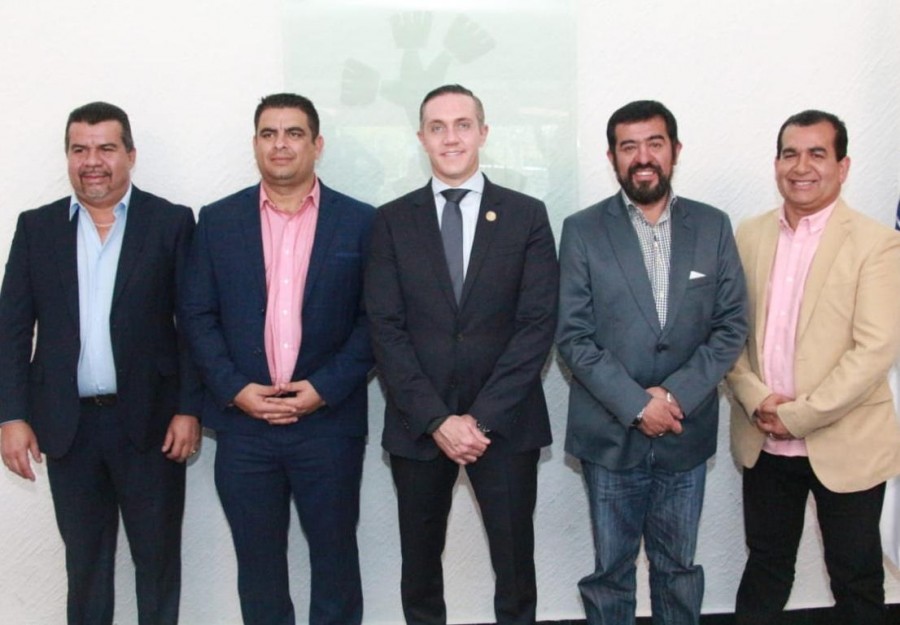 Adria?n Rubalcava recibe a Alcaldes de Guatemala