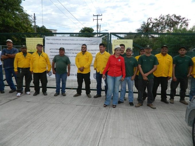 Brigadistas toman la CONAFOR en Chetumal