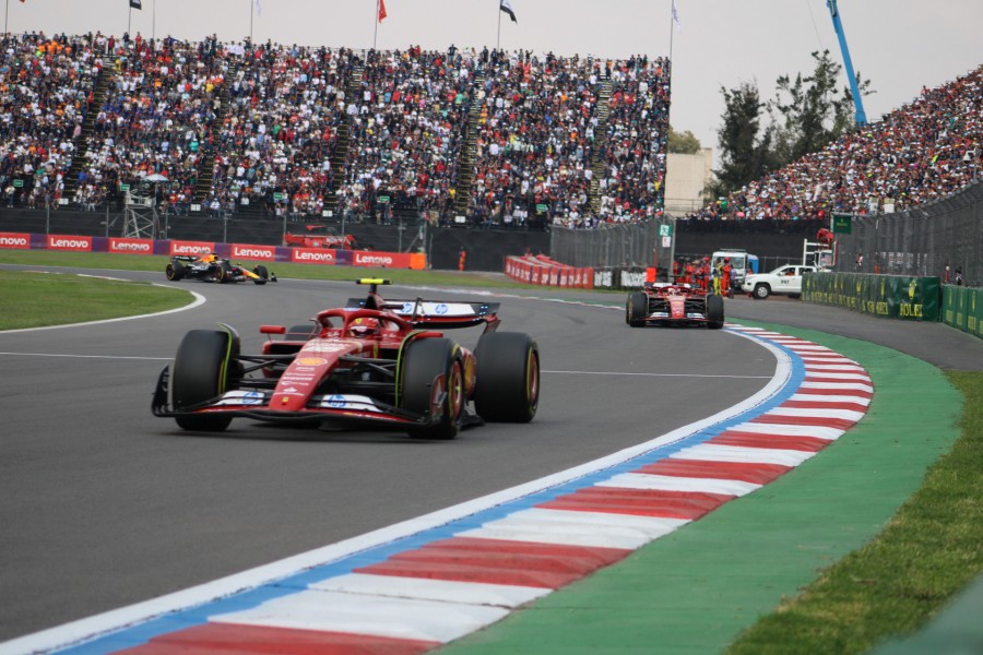 Checo Pérez vive un Gran Premio amargo en casa y Carlos Sainz se lleva la victoria en México